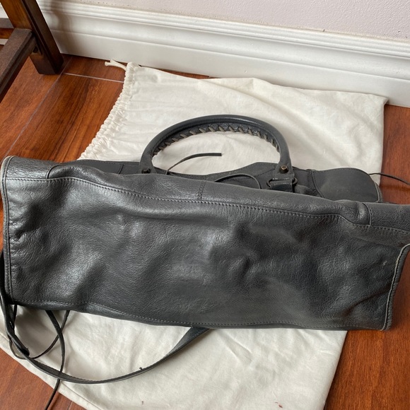 **SOLD**Authentic Balenciaga Classic Part Time - Picture 8 of 10